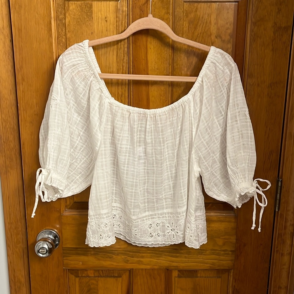 New with tags American eagle top. Never worn.